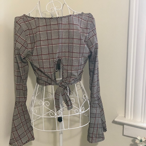 Wrap crop top NWOT - Picture 4 of 4